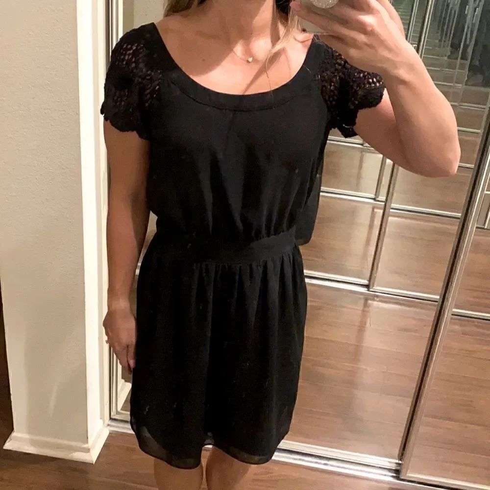 BCBGeneration black xxs dress scallop knit sleeves